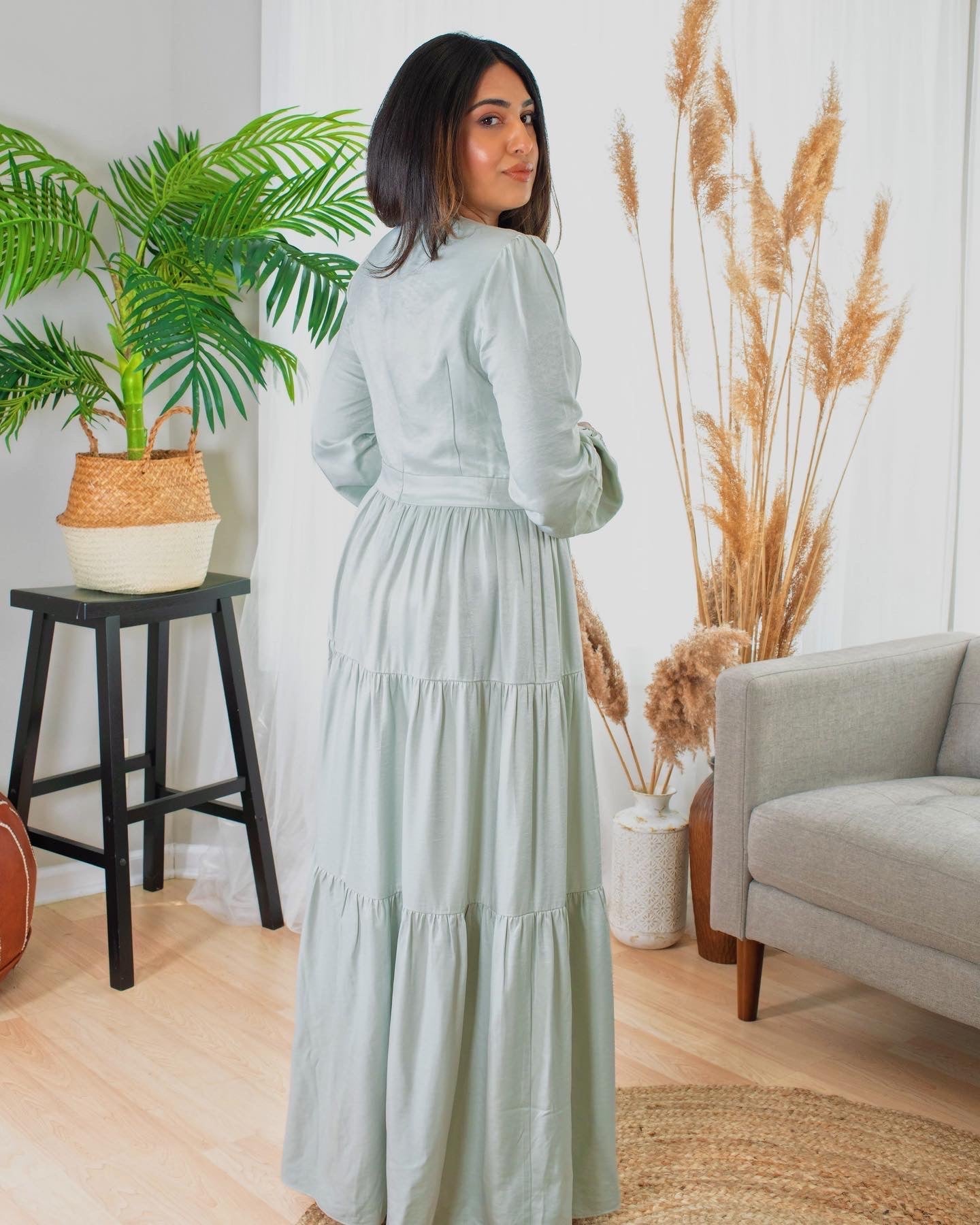 Green Elegant Dress: The Perfect Dress for Any Formal Occasion S